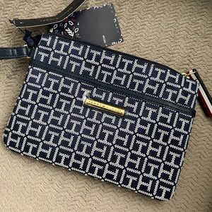 NWT Tommy Hilfiger Wristlet Clutch Bag